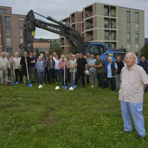 Fotograf und SMB-Mitglied Fritz Weber posierte für das Foto ausnahmsweise auch mal vor der Kamera. Foto: Edith Meyer, Bote der Urschweiz