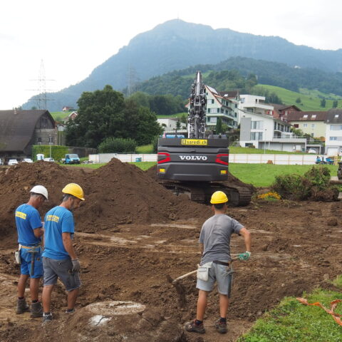 Bis 2026 entstehen zwischen der Artherstrasse und dem Bethlehemweg in Immensee verteilt auf vier Wohnblöcke 56 neue Wohnungen. Foto: Fritz Weber SMB